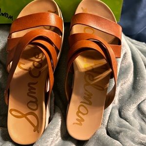 Sam Elderman, sandals